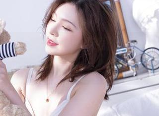 不得不说，白露Bululu在线“美图”里的“清纯”实在太吸睛了，好像流连忘返！