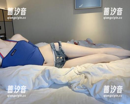 微密圈 - 哦，相扑猫的白色写真……拿起手机不自觉又拍了一张，果然是美图，有毒！
