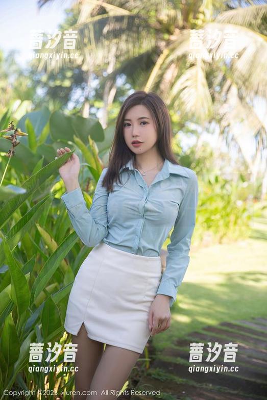 秀人网 - Mina米娜的天台写真集，更新时，冲上天台就像偷了风一样！