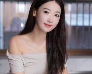 秀人网 – 必看！俞漫的居家套图——“只需一杯茶，我就能拍出优雅”