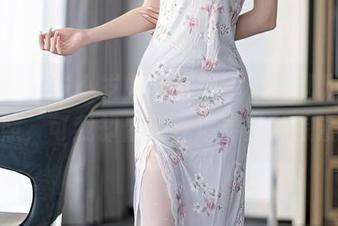 秀人网 – 岁小岁的制服美图，你以为只是拍照，可我却像是在追寻某种浪漫！