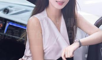 秀人网 – 杏子Yada的白裙面临审判：在精选写真前你说，是白是阴暗？
