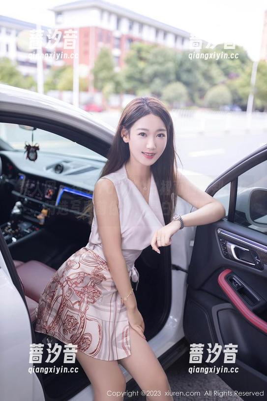 秀人网 - 杏子Yada的白裙面临审判：在精选写真前你说，是白是阴暗？