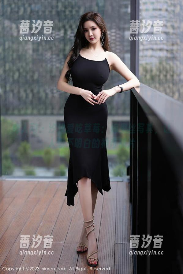 秀人网 - 汐汐爱吃草莓：裤里丝写真，让人想不明白的神奇照片