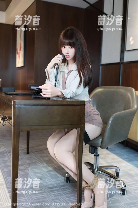 秀人网 - 当甜妮的礼服降临图库，分享的只有无聊的对比。