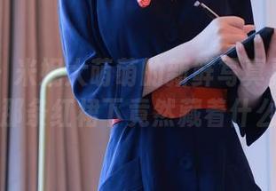 秀人网 – 米妮大萌萌的新鲜写真更新——在那条红裙下竟然藏着什么？