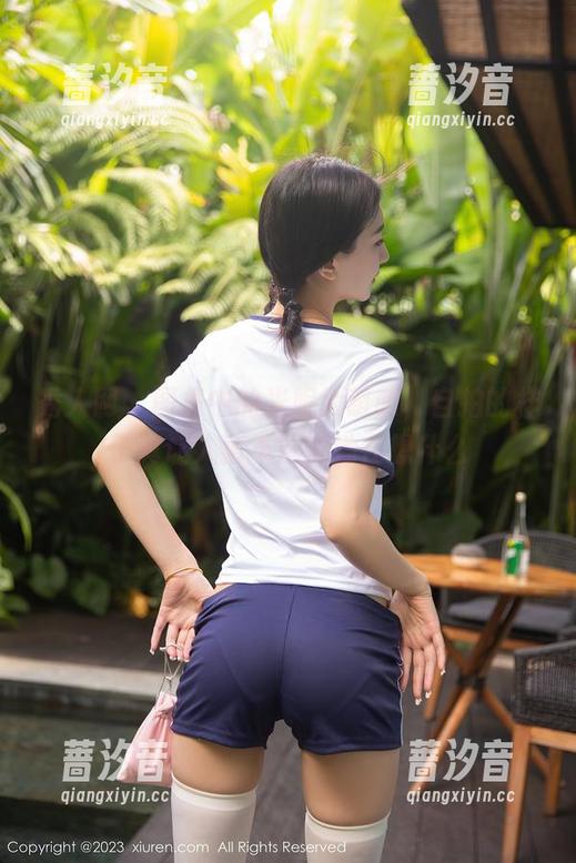 秀人网-米妮大萌萌 秀人网 - 图集中的米妮大萌萌,自拍的样子真让人猜不透,她在想什么