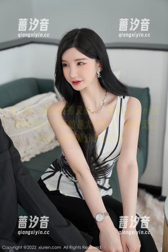 秀人网 - 最新系列又来了，糯美子mini这次的初恋少女真的是太怀旧了，心情无法自拔，话说要分享给你们！