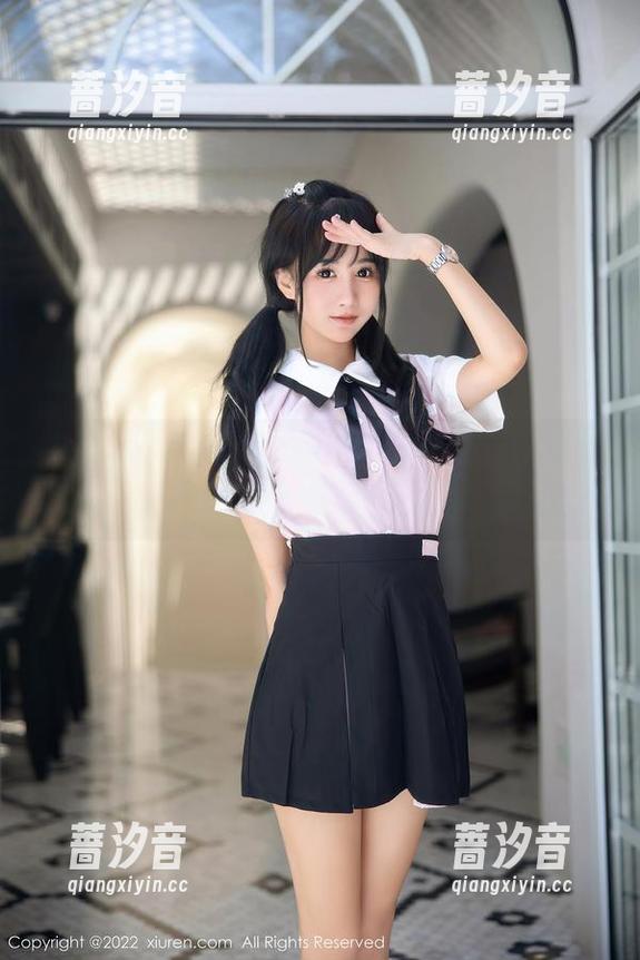 秀人网 - 精选套图里，绮里嘉Carina与黑丝的绝妙邂逅！