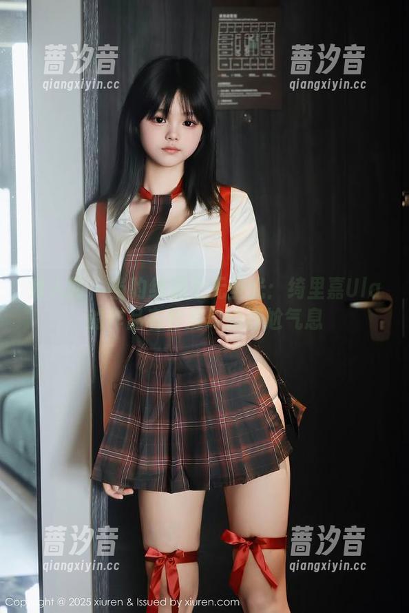 秀人网 - 当豹纹遇上无圣光：绮里嘉Ula的作品有种魔幻的尴尬气息