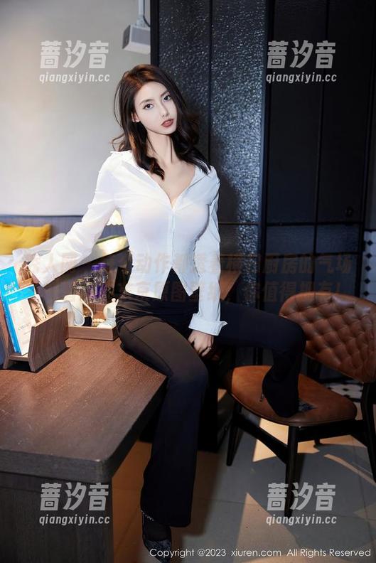 秀人网 - 每个动作都透着横扫厨房的气场——香澄在东京原图壁纸，你值得拥有！