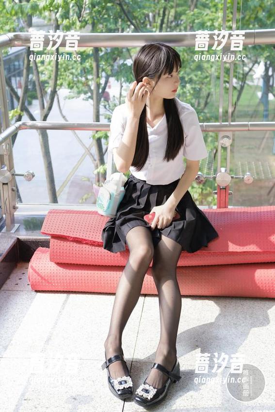稚乖画册 - 在赤西夜夜的全套中，晴空-0380D白丝透出了什么…