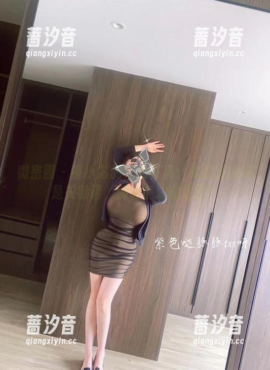 微密圈 - 童小芯的红色写真：如果说热辣是关键词，那么请注意增肥！