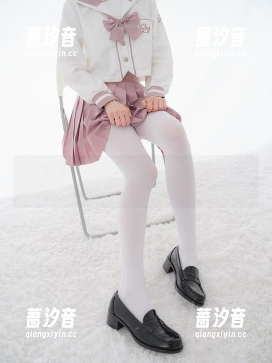 紧急企划 - 套图来了，小恩身穿体操服，是要上演什么运动会吗？