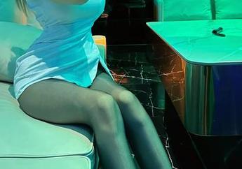 微密圈 – 车和黑丝的绝妙搭配，脸红Dearie送上套图大礼，赶紧下载吧！