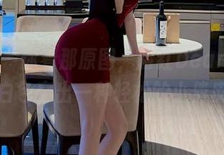 微密圈 – 你看那原图，脸红Dearie真会把白色穿出一种轻松的小俏皮。