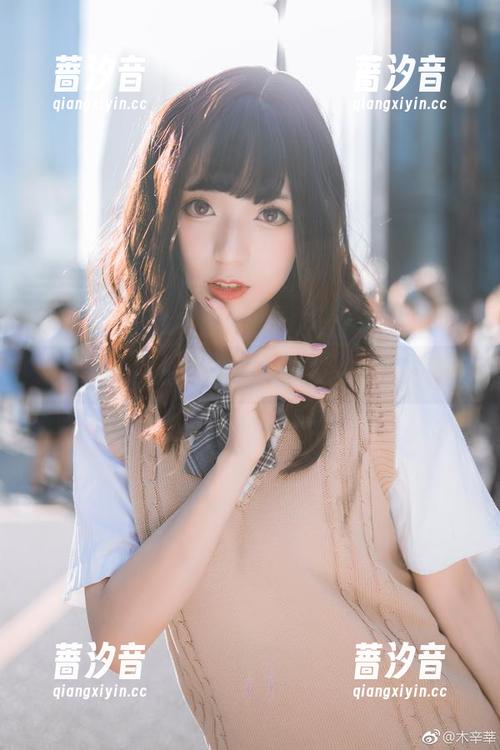 舞小喵：病从口入，护士写真壁纸来解救