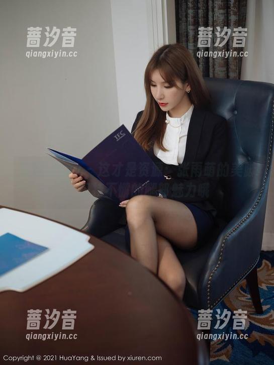 花漾show - 这才是资源：张雨萌的美脚，坚持不懈的腿部魅力哦