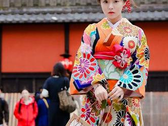 菠萝社 – 柳侑绮的礼服搭配无圣光，恰到好处地给了这张图片一种我们都懂的内涵，前提是你得会看。