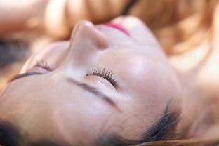 蜜桃社 – 高清写真集上线：吴凯莉Kelly在泳池里游来游去，水都开始嫉妒了，太迷人！