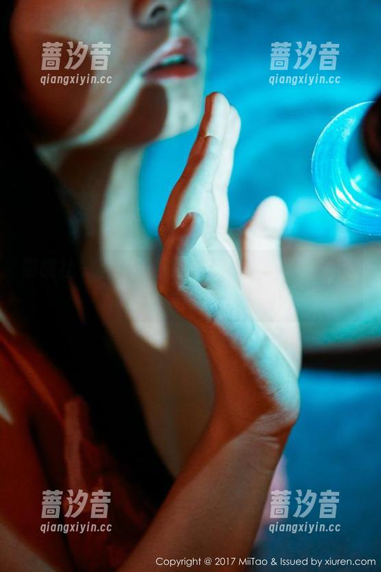 蜜桃社 - 看！王婉悠Queen的校服，图包精选充满奇思妙想。