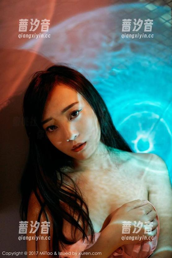 蜜桃社 - 萌美Moemi的职业装私房图集：你以为办公室只适合西装吗？