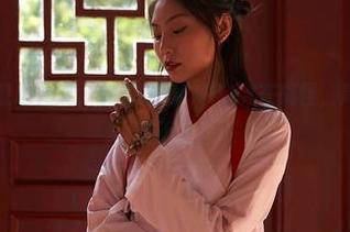 蜜桃社 – 浴缸晒月光，韵莉娜VANILLA在搞怪，高清图包，乐趣不止！