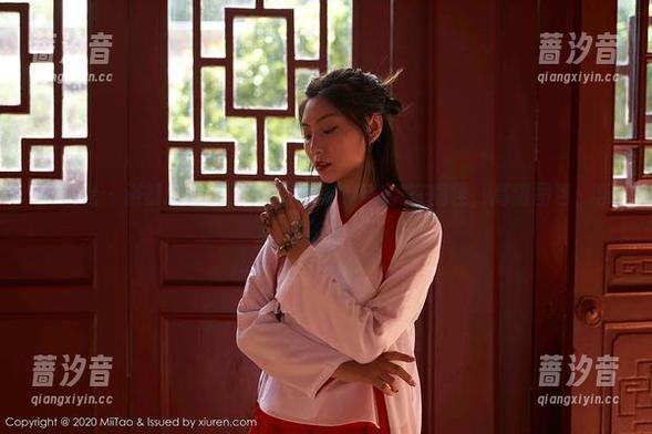 蜜桃社 - 浴缸晒月光，韵莉娜VANILLA在搞怪，高清图包，乐趣不止！