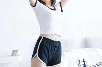 袜啵啵 – 在高跟鞋里漫步：小安的写真套图思考