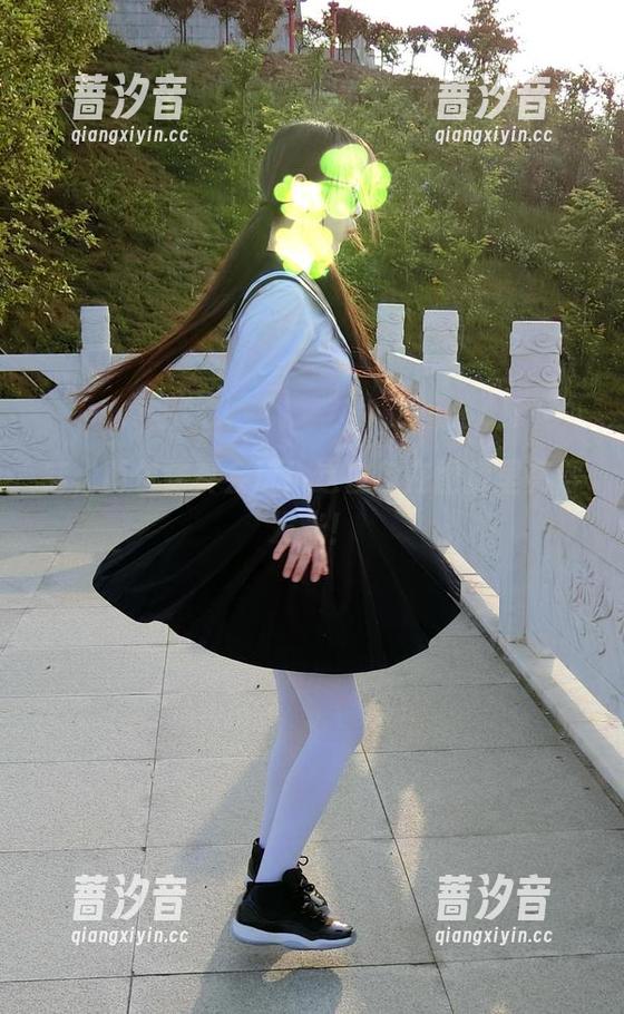 哇，西尔酱真会玩！这白色在图库里亮得发光！