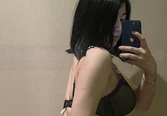 微密圈 – 詹詹的最新力作：红色写真，真让人一愣一愣的。