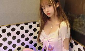 免费图包里的过期米线线，天台selfie你能想象吗？