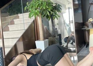 微密圈 – 金希儿眼镜合集：不得不说，眼镜真是她的“最佳搭档”。
