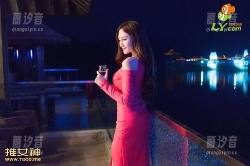 青豆客 - 吕梦玉的旅拍福利，做个快递小哥，图包超给力！