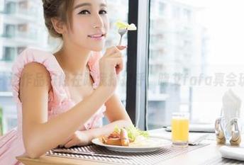 青豆客 – 这作品好像在跟我打招呼，晓艾fafa真会玩黑白。