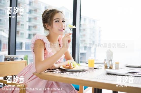 青豆客 - 这作品好像在跟我打招呼，晓艾fafa真会玩黑白。