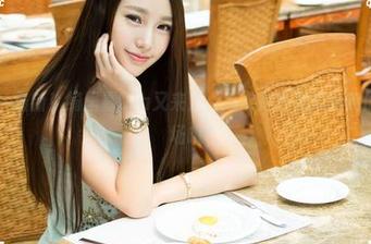 青豆客 – 最新！绮里嘉Ula又来了，这次是校花式的英伦女王气场哦
