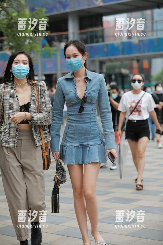 魔镜街拍 - 全套图片，雨季再见了，凯恩的凹凸有致